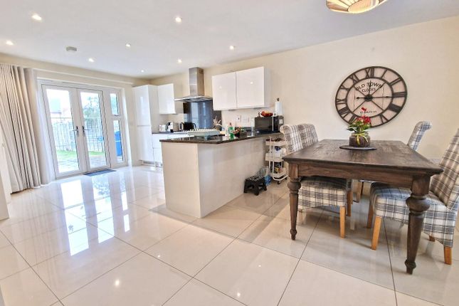 162, Whitelands Way, Bicester photo 2