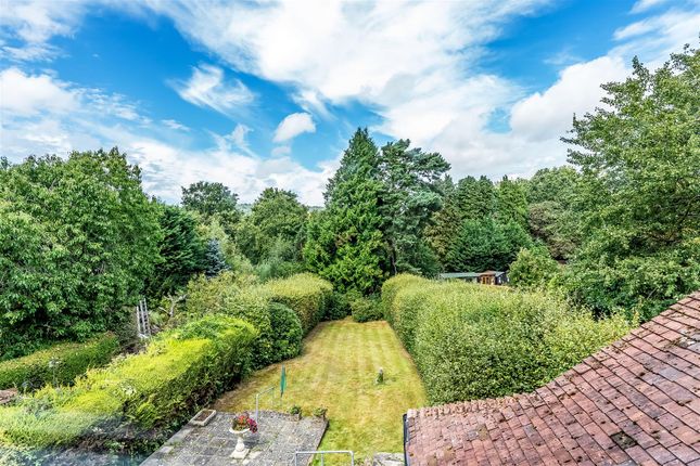 25, Snatts Hill, Oxted photo 2