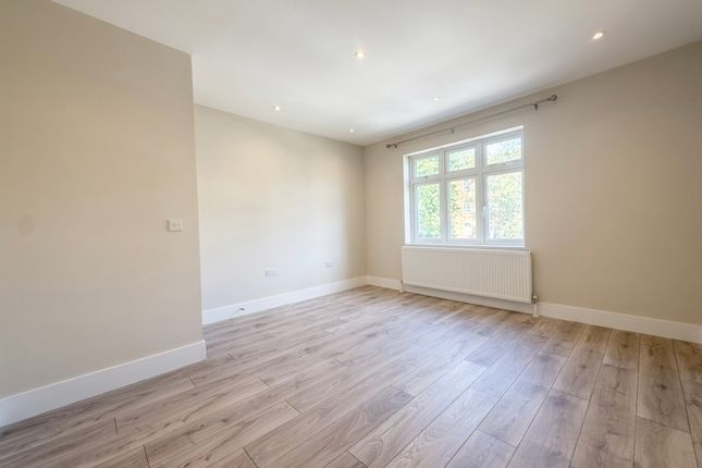 125, St. James Road, SUTTON photo 4