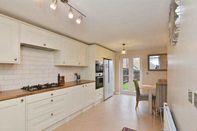 4, Bonaire Grange, Milton Keynes photo 2