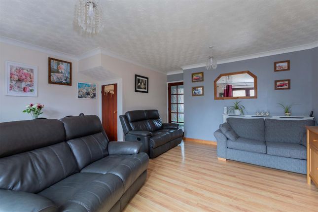 7, Garnet Close, Slough photo 3