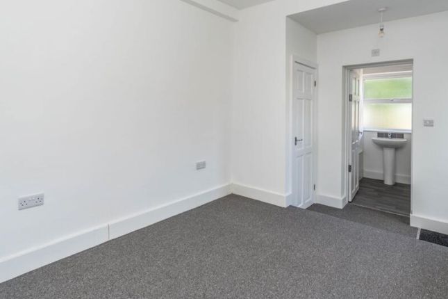 1, Flat ,, Southampton photo 4