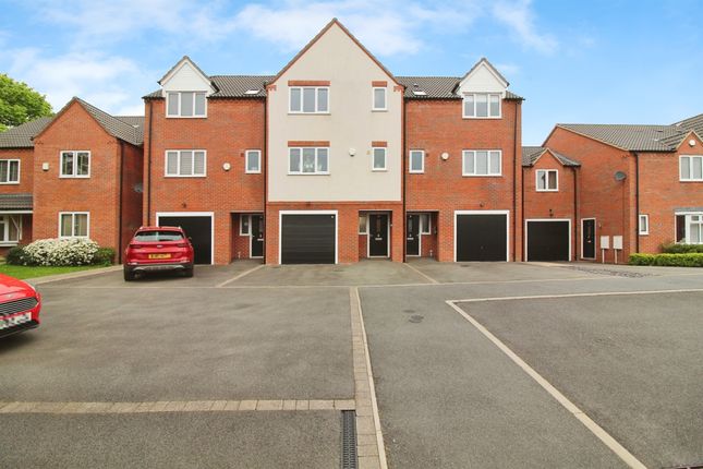 Town house for sale in Woodland Park View, Mansfield NG18