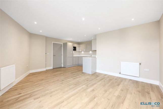 Thumbnail Flat for sale in Nether Street, London