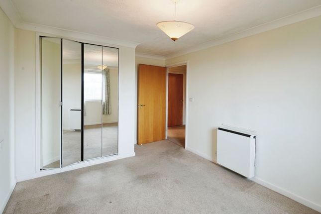 Flat for sale in Amber Court, Hove