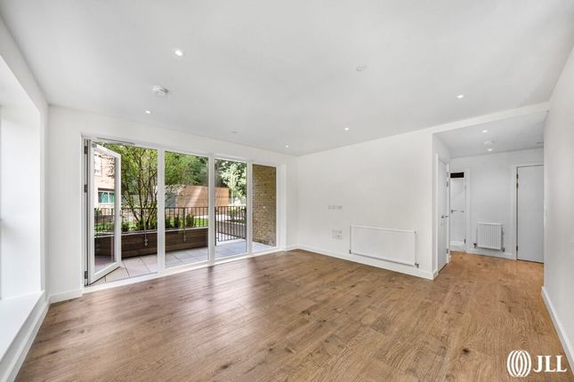 Flat to rent in Blenheim Mansions, Mary Neuner Road, London