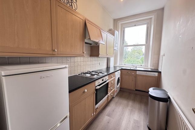 Flat 4, 20, Oakleigh Park South, London photo 5