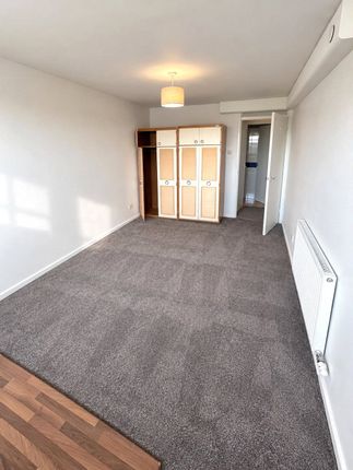 FLAT 32, 25, MELBOURNE HOUSE, HAYES photo 5