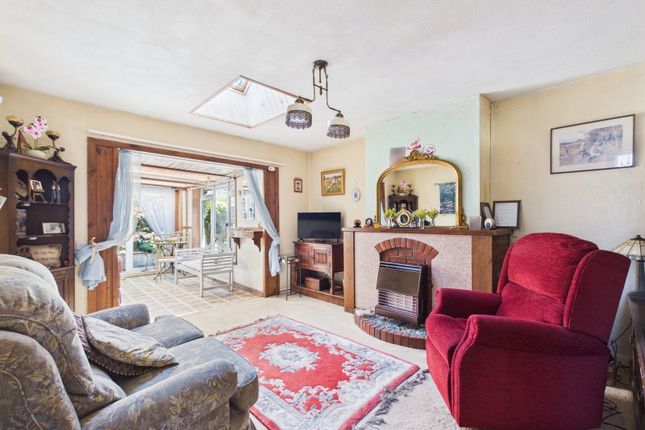 7, Fontwell Close, Worthing photo 2