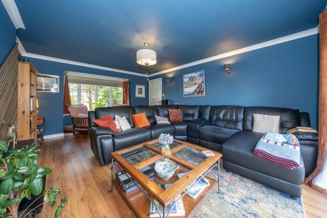 9 Teviot Drive, Livingston photo 4