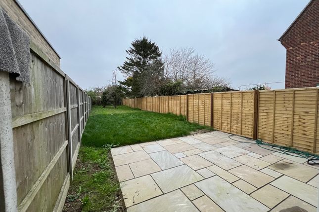25, Acacia Grove, March photo 2