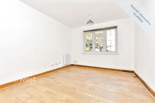 Bucklers Way, Carshalton photo 3