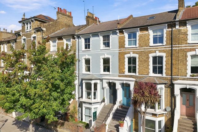 1-bed flat on Flat B, 110 Amhurst Road, London, £2,500/mo