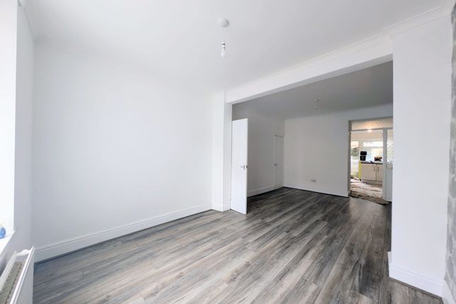 22 Albert Street, Mountain Ash photo 2
