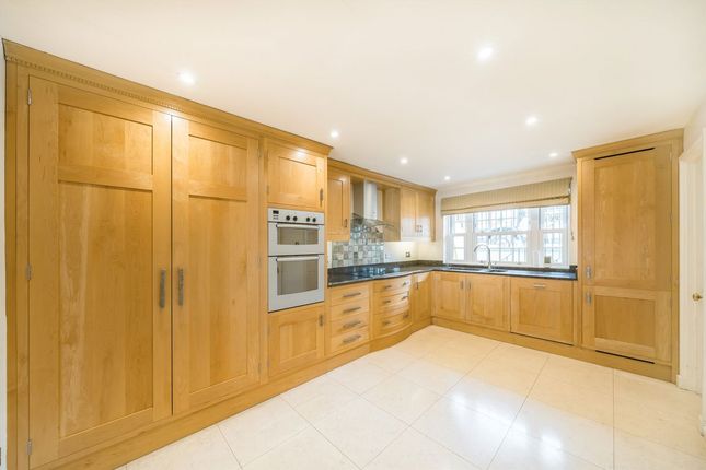 19, Beaufort Close, London photo 2