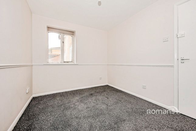 17, Ascot Court, Aldershot photo 4