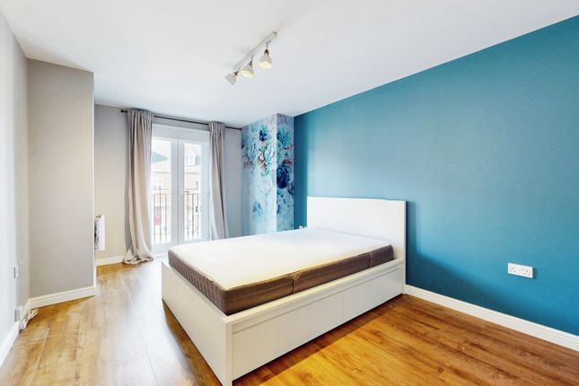 11F, Knights Walk, Caerphilly photo 3