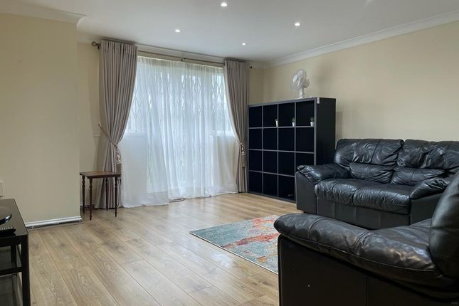 Flat to rent in Madison Court, London