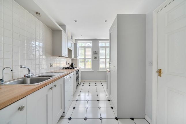 19 Crofters Close, Deepcut, Camberley photo 4