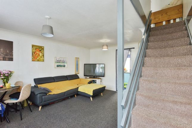 35, Bramble Avenue, Milton Keynes photo 2