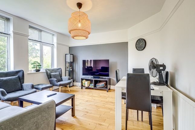 Flat FLAT 3, 51, Crowstone Road, Westcliff-on-sea photo 3