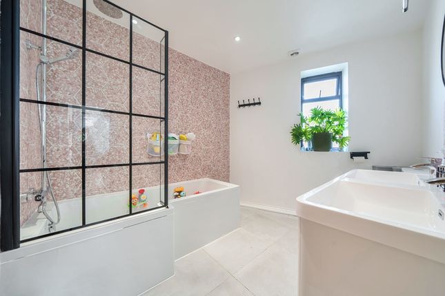 121a Ivanhoe Road, London photo 4
