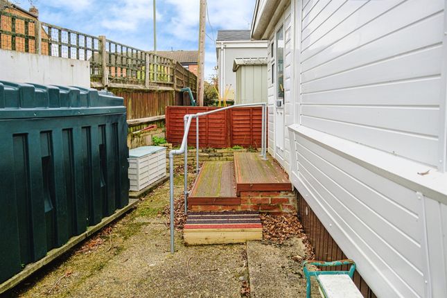 Mobile/park home for sale in Kings Copse Road, Hedge End, Southampton