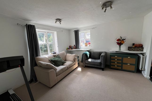 Flat 8, Crawley photo 2