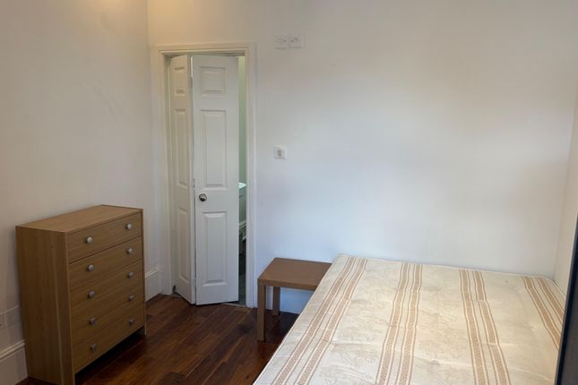 483 Rayners Lane,, Rayners Lane, Pinner photo 2