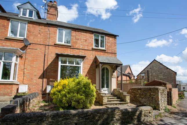 Thumbnail Cottage to rent in Bridge Street, Brackley, Northamptonshire