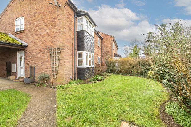 24, Runcie Close, St. Albans photo 2