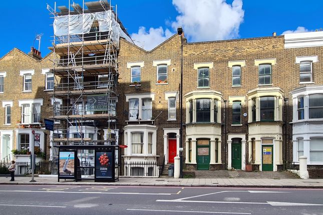 Flat to rent in Farringdon Road, London