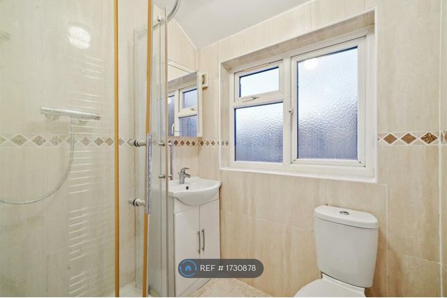 Kingsmead Drive, Northolt photo 5