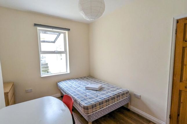 243, Caledonian Rd, London photo 4