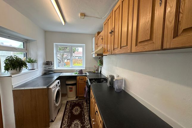 65, Carlton Avenue, Feltham photo 3