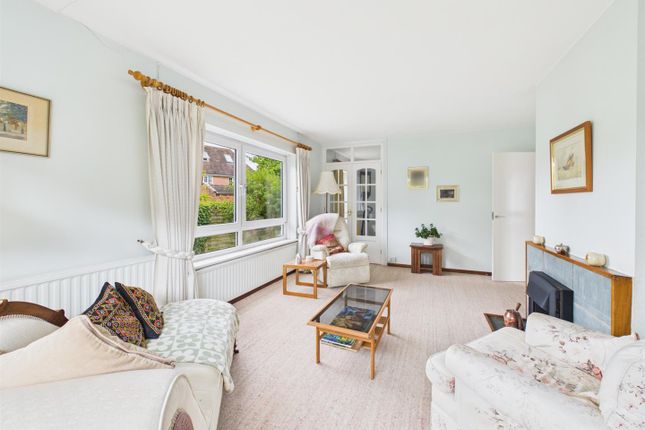 11, Sycamore Avenue, Porthcawl photo 2