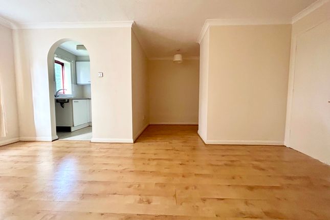 1 Oak Court, Farnham photo 4