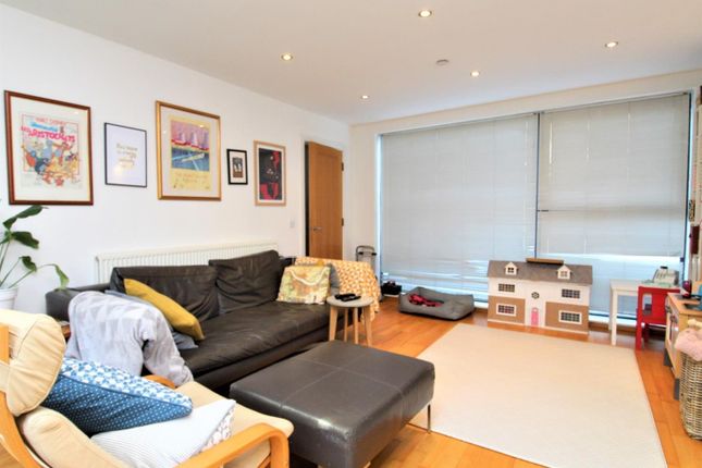 Detached house to rent in Lincoln Mews, Wood Green
