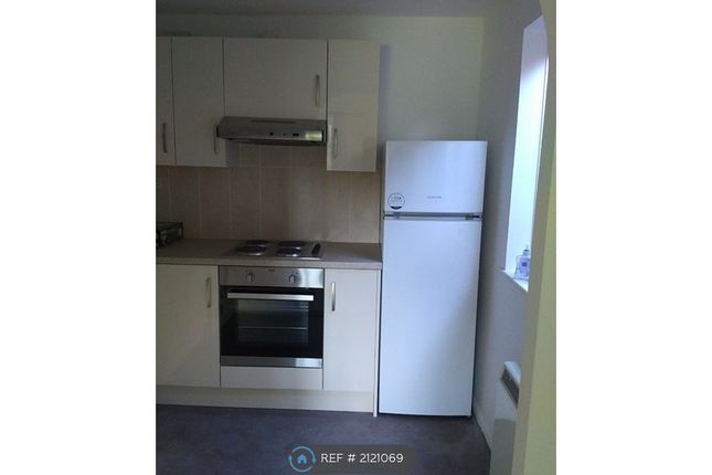 Flat, Chestnut Court Ullathorne Road, London photo 4