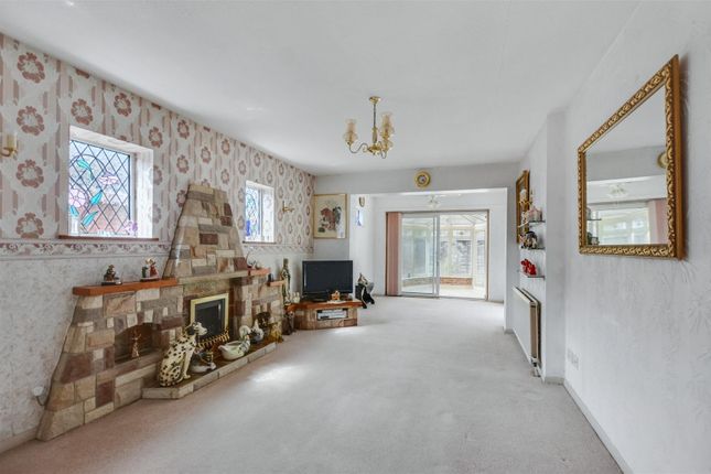 4, Wollaton Paddocks, Nottingham photo 2