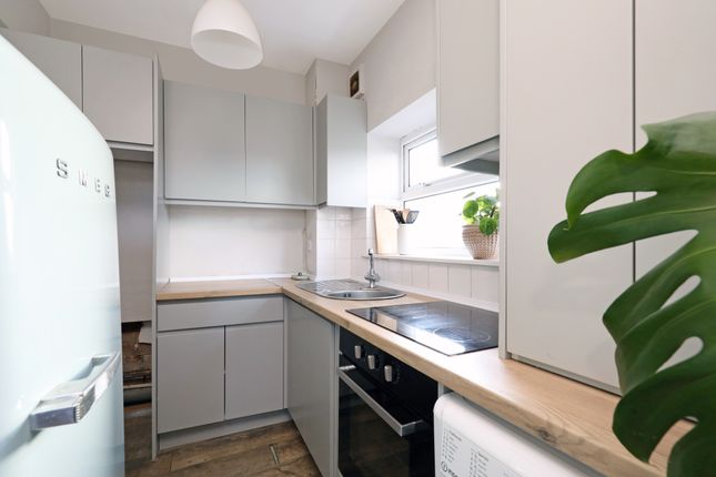 Flat to rent in Parkholme Road, London
