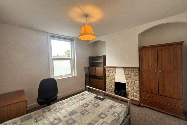 Room 1, 22, Caledonian Road, Bath photo 3