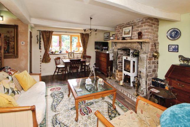 9, Summerbottom, Hyde photo 4