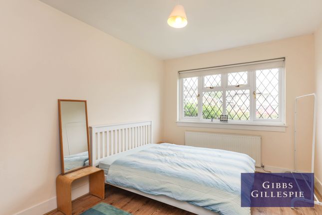 3, Athol Gardens, Pinner photo 4