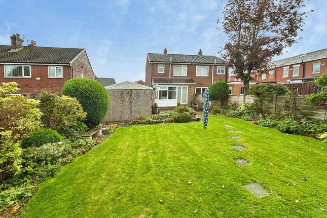 Devon Drive, Ainsworth photo 2