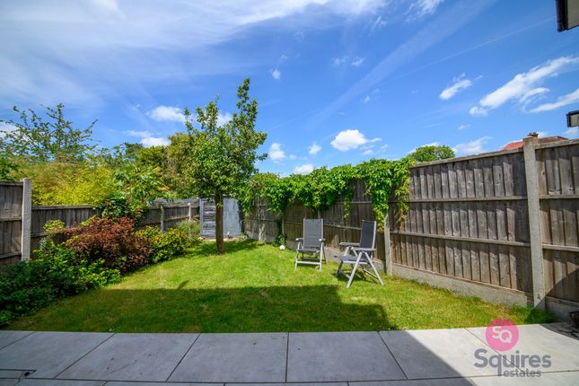 35 Hillcourt Avenue, London photo 4