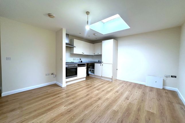 60b, Salisbury Road, London photo 3