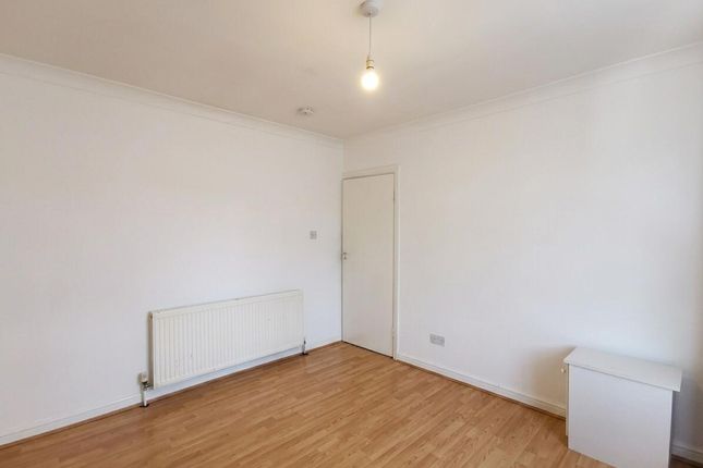 109B, Lynton Road, Harrow photo 4