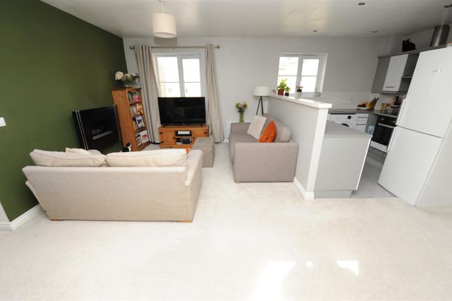 2, Longlands, Bradford photo 3