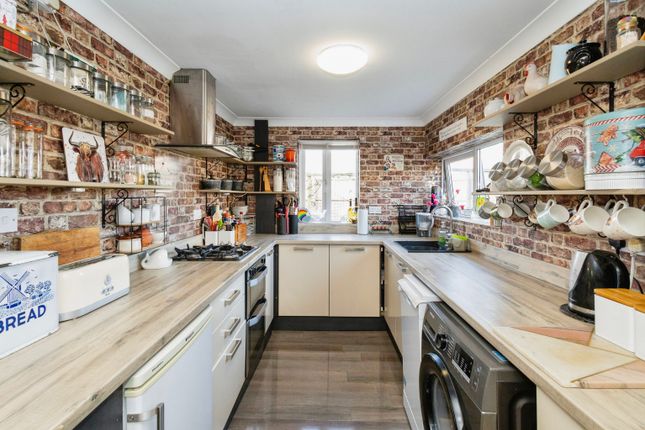1, Sidlesham Close, Hayling Island photo 4